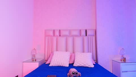 Snapshot of canela_osadaa_ chatting on November 19, 2025, 11:54 am Aura online show from November 19, 2025, 11:54 am