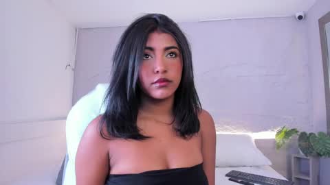 Canela online show from April 17, 2026, 8:12 pm