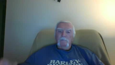 Snapshot of capecod21 chatting on December 27, 2024, 8:39 pm capecod21 online show from December 27, 2024, 8:39 pm