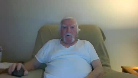 Snapshot of capecod21 chatting on February 22, 2025, 11:46 am capecod21 online show from February 22, 2025, 11:46 am