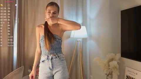 Snapshot of caramel_bella chatting on October 5, 2025, 6:12 am Bella online show from October 5, 2025, 6:12 am