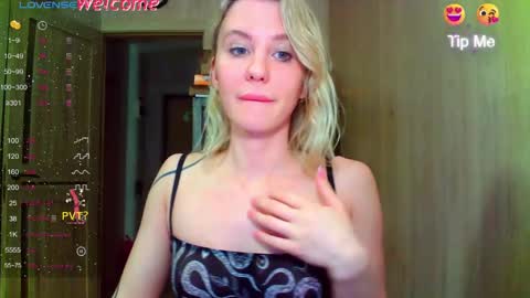 Snapshot of caramel_pie_ chatting on May 17, 2026, 9:33 pm caramel online show from May 17, 2026, 9:33 pm
