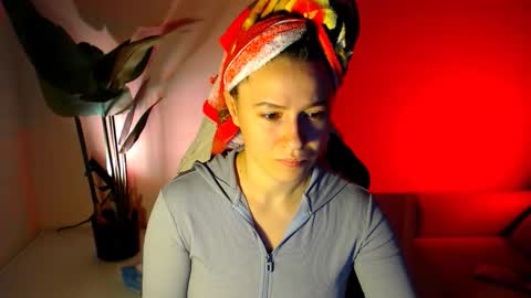 Snapshot of care_sensual chatting on February 1, 2026, 4:11 am Mary online show from February 1, 2026, 4:11 am