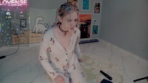 NONA    follow online show from September 16, 2025, 5:08 am