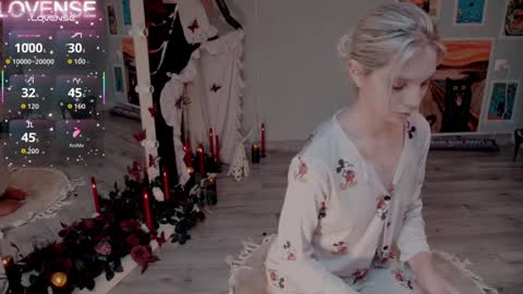 NONA    follow online show from October 29, 2025, 6:04 am