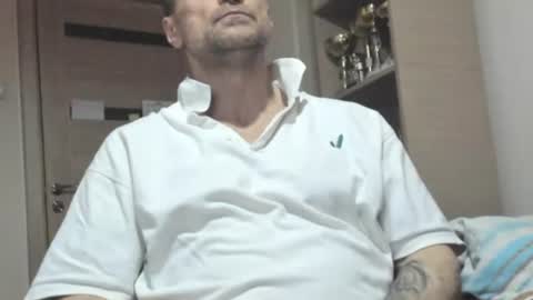 Snapshot of carin_the_body chatting on June 14, 2026, 2:35 am Laz online show from June 14, 2026, 2:35 am