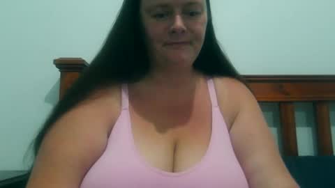 carinabro10 online show from November 30, 2025, 4:05 am