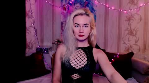 Snapshot of carinfox chatting on July 7, 2026, 5:54 am Carin online show from July 7, 2026, 5:54 am