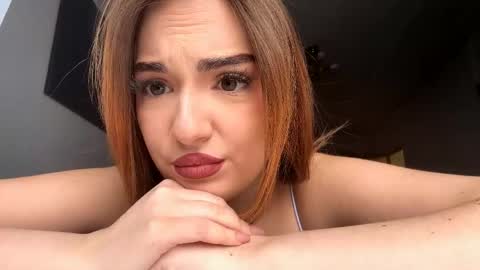 Snapshot of carisadelon chatting on April 13, 2026, 11:27 am carisadelon online show from April 13, 2026, 11:27 am