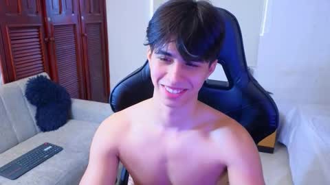 Snapshot of carl_dixon chatting on October 29, 2025, 1:13 pm carl_dixon online show from October 29, 2025, 1:13 pm