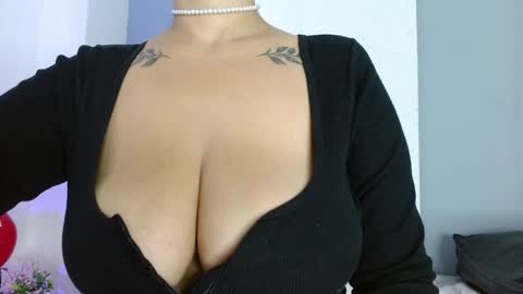 Carla online show from April 25, 2026, 11:24 am