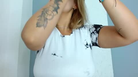 Snapshot of carla_beer chatting on May 17, 2026, 12:23 pm Carla online show from May 17, 2026, 12:23 pm