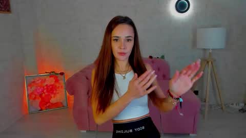 Julia online show from March 1, 2026, 8:33 pm