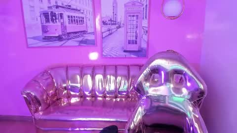 Snapshot of carlie_mayer chatting on January 25, 2025, 3:51 am CARLYE online show from January 25, 2025, 3:51 am