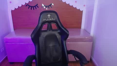 Snapshot of carlie_mayer chatting on September 30, 2025, 3:00 am CARLYE online show from September 30, 2025, 3:00 am