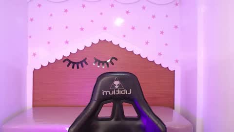 Snapshot of carlie_mayer chatting on October 15, 2025, 3:06 am CARLYE online show from October 15, 2025, 3:06 am