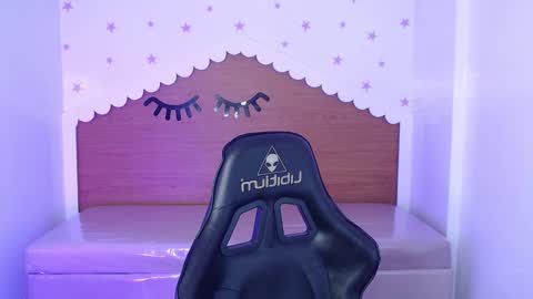 Snapshot of carlie_mayer chatting on October 18, 2025, 2:58 am CARLYE online show from October 18, 2025, 2:58 am