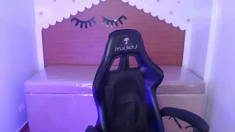 Snapshot of carlie_mayer chatting on October 22, 2025, 3:07 am CARLYE online show from October 22, 2025, 3:07 am