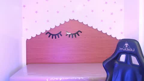 Snapshot of carlie_mayer chatting on November 6, 2025, 3:29 am CARLYE online show from November 6, 2025, 3:29 am