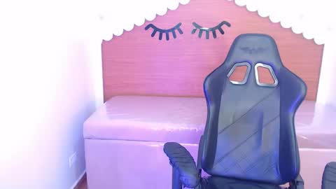 Snapshot of carlie_mayer chatting on November 27, 2025, 3:41 am CARLYE online show from November 27, 2025, 3:41 am