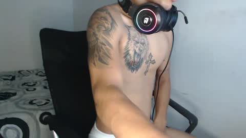 Snapshot of carlossmi01 chatting on October 12, 2025, 4:33 am carlossmi01 online show from October 12, 2025, 4:33 am