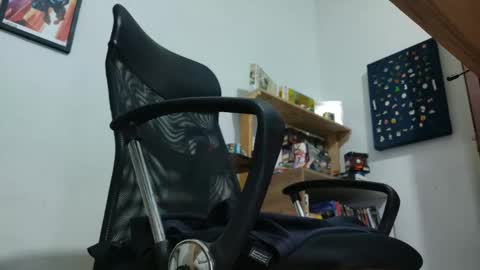 Snapshot of carlostraboo chatting on November 13, 2025, 6:12 am Carlostraboo on of online show from November 13, 2025, 6:12 am