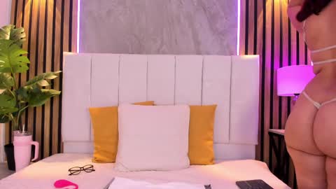 Snapshot of carlotta_velour chatting on April 4, 2026, 3:27 am Carlotta Velour online show from April 4, 2026, 3:27 am