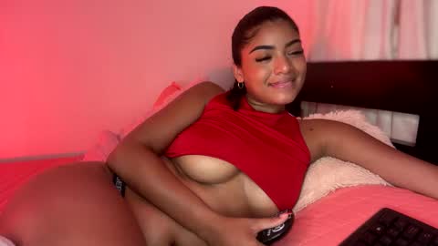 Snapshot of carlymonroee_ chatting on February 11, 2025, 4:44 am Littlecarly online show from February 11, 2025, 4:44 am