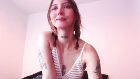 carmennrusso online show from February 13, 2025, 5:33 pm