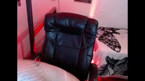 Snapshot of carmillaross chatting on January 10, 2025, 11:54 am CARMILLA ROSS online show from January 10, 2025, 11:54 am