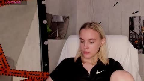 Snapshot of carolin_miller chatting on November 13, 2025, 10:25 am Carol online show from November 13, 2025, 10:25 am