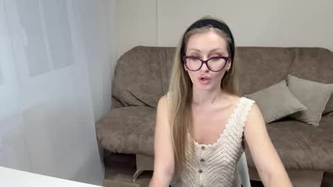 Snapshot of carolin_rogers chatting on November 17, 2025, 10:10 am Carolin online show from November 17, 2025, 10:10 am