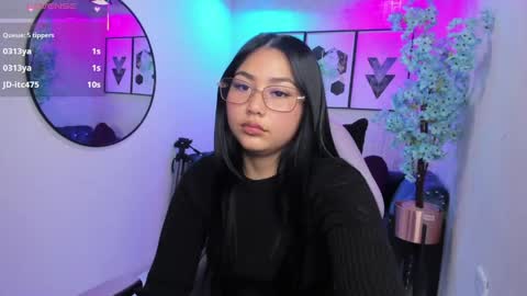 Snapshot of carolina_cherry chatting on June 3, 2026, 2:33 pm CAROLINA. online show from June 3, 2026, 2:33 pm