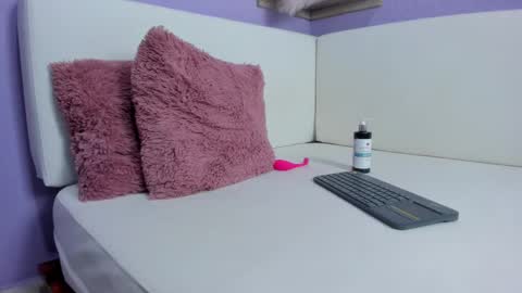 Carolina  online show from March 12, 2025, 11:33 pm