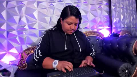 Angie Carolina online show from March 18, 2026, 7:39 pm