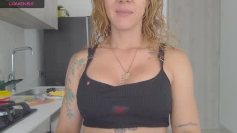 carolina_zaens online show from April 29, 2026, 6:14 pm