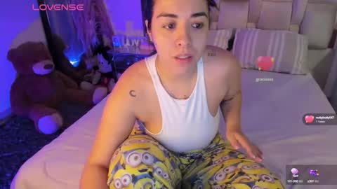 Snapshot of carolinafox_ chatting on November 16, 2025, 5:13 am caroline online show from November 16, 2025, 5:13 am