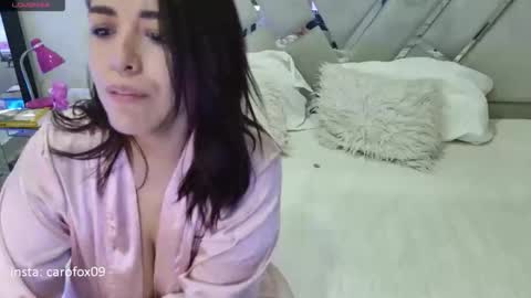 caroline online show from April 25, 2026, 2:03 pm