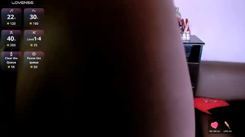 Snapshot of carolinasweet33 chatting on April 6, 2026, 11:27 pm carolina online show from April 6, 2026, 11:27 pm