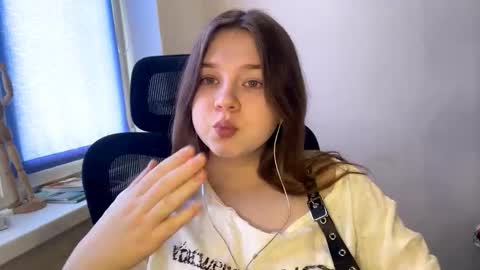 Snapshot of carolindueno chatting on March 5, 2026, 9:27 am carolindueno online show from March 5, 2026, 9:27 am