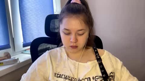 Snapshot of carolindueno chatting on March 7, 2026, 8:00 am carolindueno online show from March 7, 2026, 8:00 am