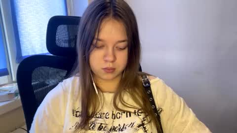 Snapshot of carolindueno chatting on March 10, 2026, 9:25 am carolindueno online show from March 10, 2026, 9:25 am