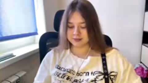 Snapshot of carolindueno chatting on March 17, 2026, 7:55 am carolindueno online show from March 17, 2026, 7:55 am