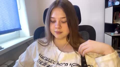 Snapshot of carolindueno chatting on March 19, 2026, 10:08 am carolindueno online show from March 19, 2026, 10:08 am