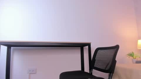 Snapshot of caroline_dh chatting on May 16, 2026, 11:31 am Caroline online show from May 16, 2026, 11:31 am