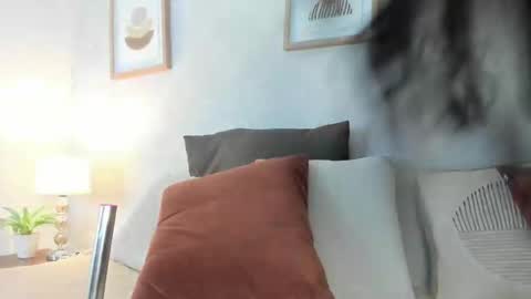 Snapshot of caroline_dh chatting on May 25, 2026, 10:32 am Caroline online show from May 25, 2026, 10:32 am