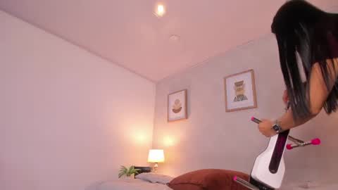 Snapshot of caroline_dh chatting on July 8, 2026, 11:37 am Caroline online show from July 8, 2026, 11:37 am