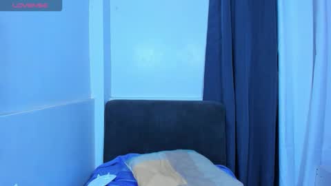 Snapshot of caroline_east chatting on November 3, 2025, 11:22 am caroline_east online show from November 3, 2025, 11:22 am