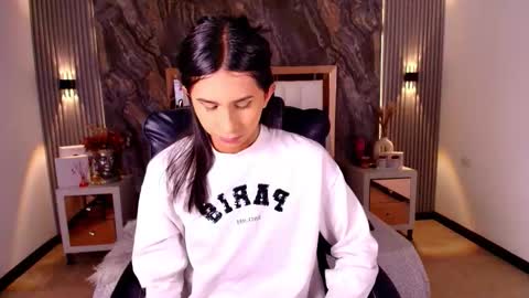 caroline_foster1 online show from March 5, 2026, 12:12 pm