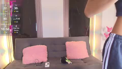 caroline_foster1 online show from June 19, 2026, 12:09 pm